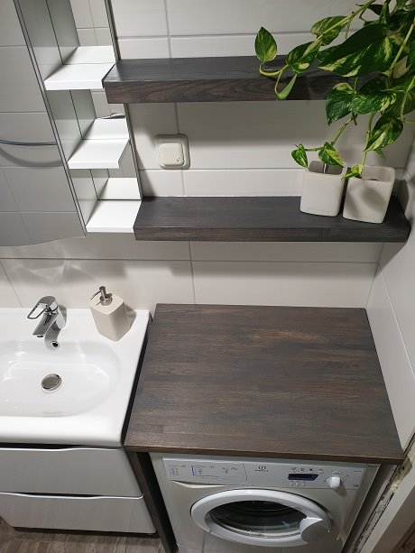 Õlivahaga viimistletud tammest vannitoa töötasapind ja 2 riiulit