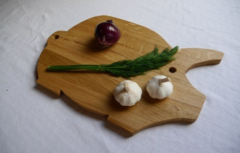 Pig shape cutting board of oak