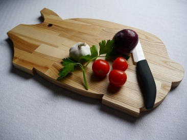 Pig shape cutting board of ash